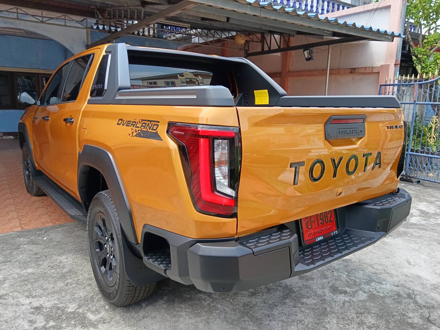 Car image 9
